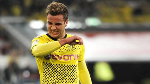 Schmerzverzerrt und ungewiss in die kommenden Wochen: Mario Götze.