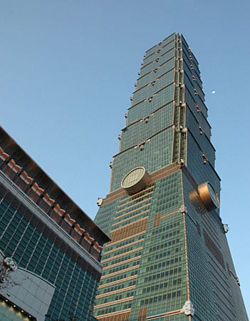 Platz zwei belegt der 509 Meter hohe Taipei 101 in Taiwan. Er war von 2004 bis 2009 das höchste Gebäude der Welt.