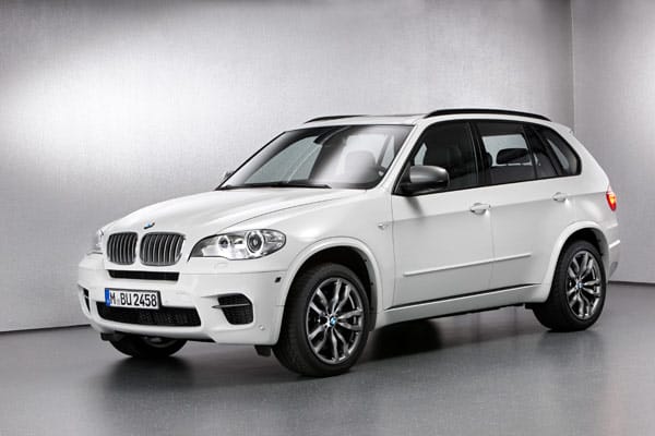 Der BMW X5 M50d ist in 5,4 Sekunden auf Tempo 100, soll aber nur 7,5 Liter Diesel auf 100 Kilometer verbrauchen. Ab 82.300 Euro ist das SUV zu haben.