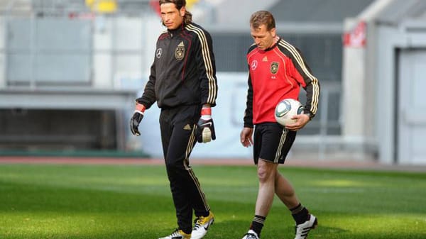Torwarttrainer Andreas Köpke hat neben Tim Wiese (li.) noch andere Keeper auf der Rechnung. Torwarttrainer Andreas Köpke hat neben Tim Wiese (li.) noch andere Keeper auf der Rechnung.