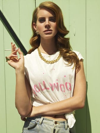 Im Herbst 2011 verselbständigte sich ihre Karriere, als das Video zu ihrem Song "Video Games" im Internet ein Hit wurde. Vom Geheimtipp avancierte Lana Del Rey daraufhin in Rekordzeit zum Shootingstar.