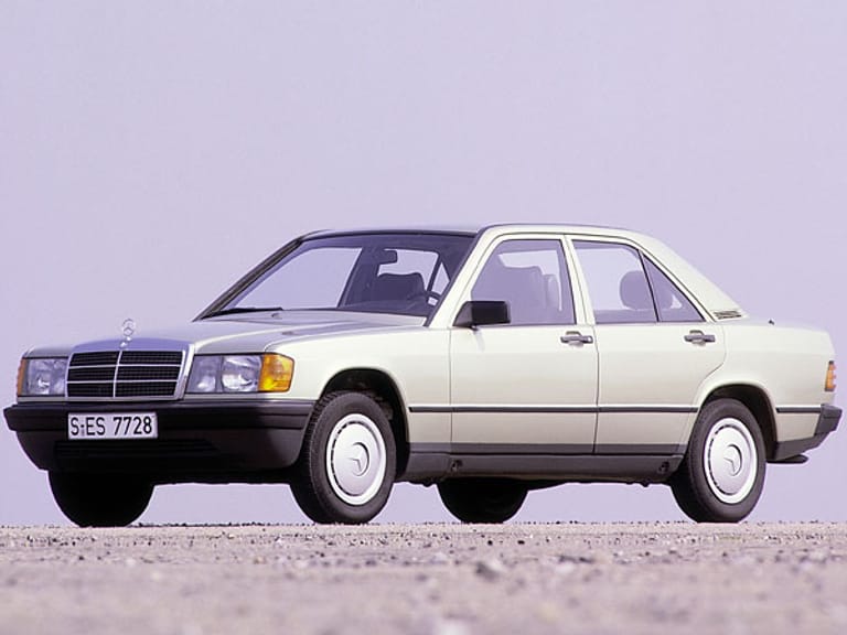 Mercedes stellte 1982 den 190 vor. Der "Baby-Benz" ist damit Kandidat für ein H-Kennzeichen. Bis 1993 hatte Mercedes 1.879.629 Exemplare des 190 in insgesamt 20 Motorvarianten gebaut.
