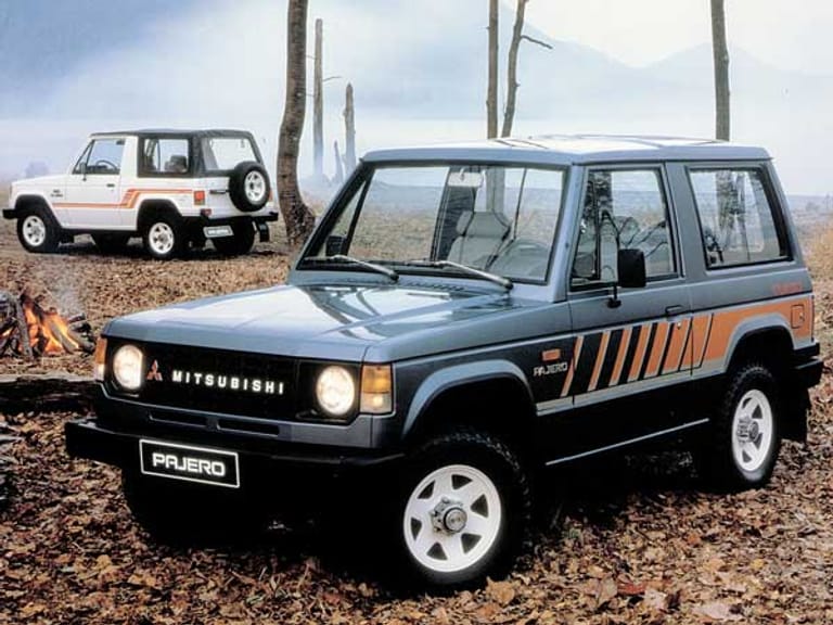 Mitsubishi stellte 1982 erstmals den Pajero vor. Mit dem ersten Vorläufer eines SUV der Mittelklasse betraten die Japaner Neuland. Der mit vier Meter Länge als Dreitürer und als 4,65 Meter langer Fünftürer machte erstmals einen Offroader einem breiten Publikum zugänglich.