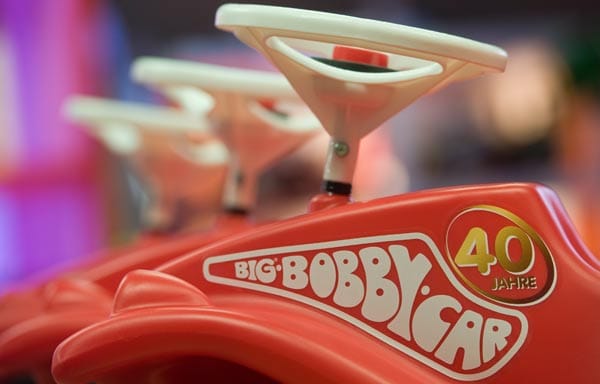 Seit inzwischen 40 Jahren drehen Kinder ihre Runden mit den berühmten Spielzeugautos.