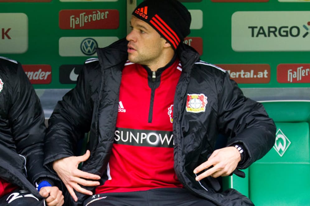 Michael Ballack dürfte im Spiel bei Werder Bremen nicht eingreifen.