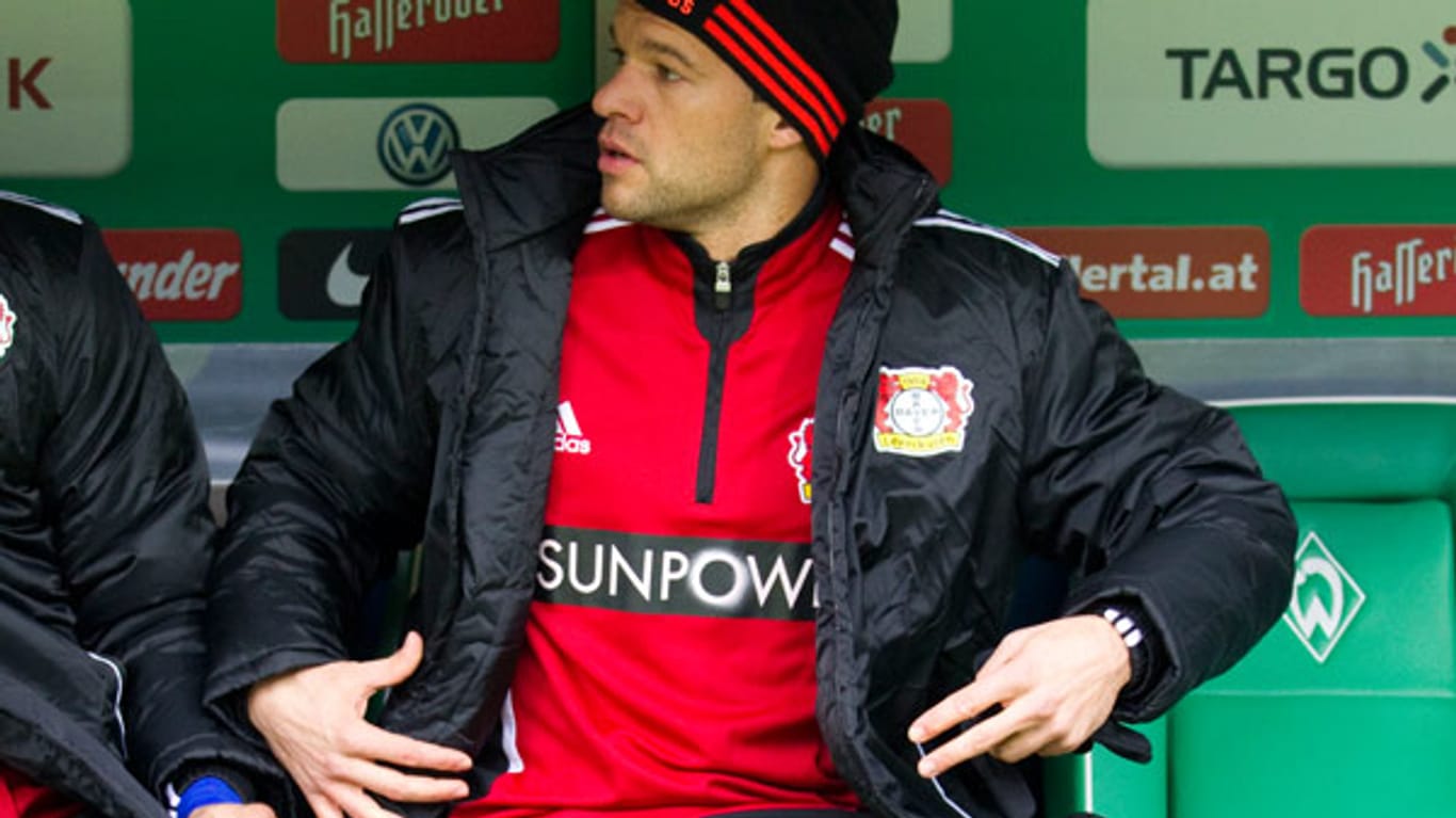 Michael Ballack dürfte im Spiel bei Werder Bremen nicht eingreifen.