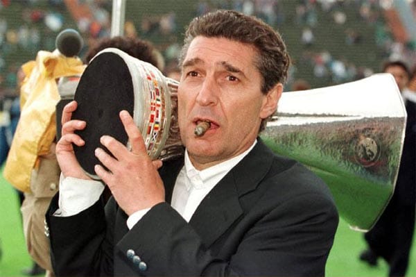Den größten Triumph feierte Königsblau in Assauers Amtszeit im Jahr 1997 mit dem Gewinn des UEFA-Pokals gegen Inter Mailand.