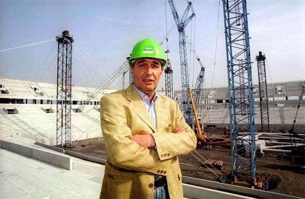 Rudi, der Baumeister: In Assauers Ägide in Gelsenkirchen fällt auch der Bau der Veltins-Arena.
