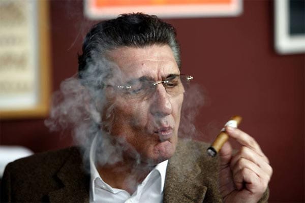 Assauers Markenzeichen: Der Zigarrenkonsum hat ihm den Spitznamen "Stumpen-Rudi" eingebracht.