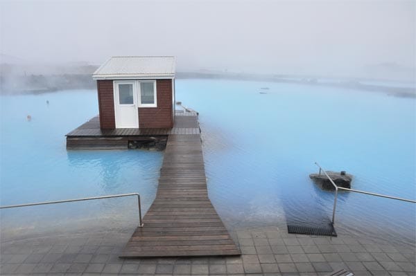 Weiter im Norden der Insel liegt das geothermale Schwimmbad Myvatn Nature Bath.