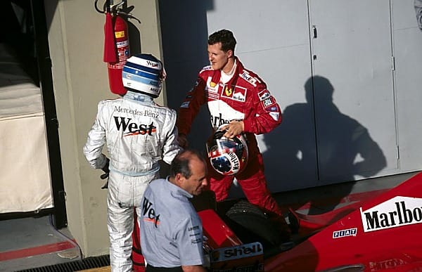 1999: In Abwesenheit von Michael Schumacher (Verletzungspause nach Unfall in Silverstone) hat Mika Häkkinen im Silberpfeil leichtes Spiel und setzt sich letztendlich gegen Eddie Irvine (Ferrari) durch.