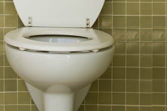 Toiletten sind auf Bahnhöfen oft ein "wunder Punkt". In Fürth fehlt sogar bislang ein stilles Örtchen.