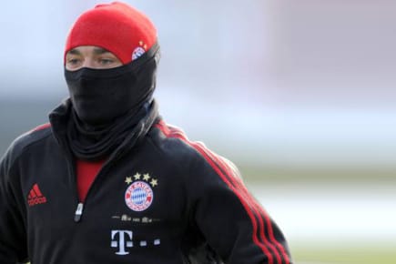 Dick vermummt, sodass man seine Mimik nicht sieht: Danijel Pranjic.