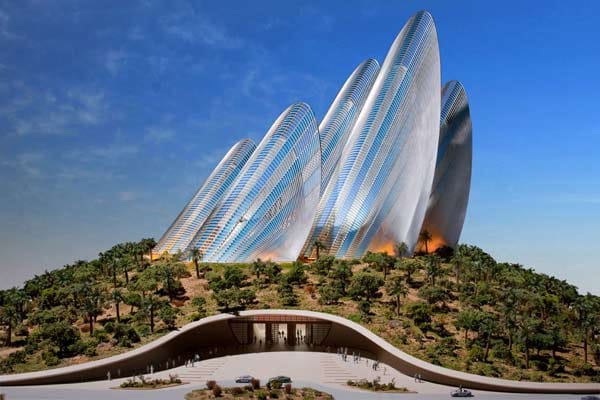 Das Zayed National Museum wird auf einem künstlichen Hügel der Insel gebaut. Abu Dhabi hat einen Beratervertrag mit dem British Museum in London abgeschlossen, der britische Star-Architekt Norman Foster präsentierte die Pläne.