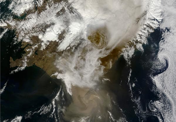 Im Mai 2011 hatte der Grimsvötn auf Island eine mächtige Aschewolke in die Atmosphäre geblasen. Hunderte Flüge über Europa mussten gestrichen werden. Im Mai 2011 hatte der Grimsvötn auf Island eine mächtige Aschewolke in die Atmosphäre geblasen. Hunderte Flüge über Europa mussten gestrichen werden.