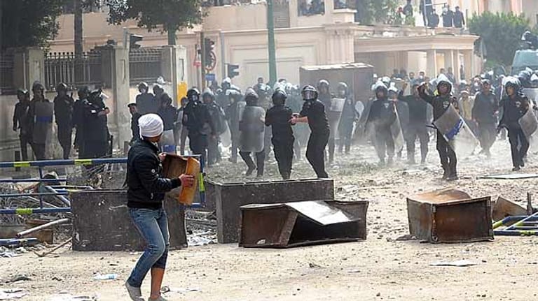 Seit der Fußballtragödie am Mittwoch herrscht in den Straßen von Kairo wieder Ausnahmezustand