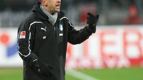 Hoffenheim-Coach Holger Stanislawski findet deutlich Worte für seine ehemaligen Spieler. Hoffenheim-Coach Holger Stanislawski findet deutlich Worte für seine ehemaligen Spieler.