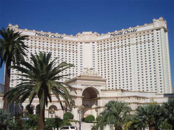 Fürstliche Eleganz gepaart mit geballter Las-Vegas-Atmosphäre erwartet Hotelgäste im Monte Carlo.