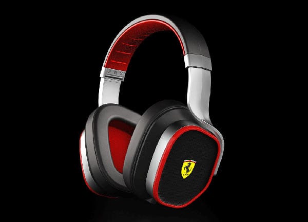 Ferrari hat zusammen mit dem Elektronikhersteller Logic3 für Formel-1-Fans einen Kopfhörer gebaut. Der R300 besitzt eine aktive Rauschunterdrückung und orientiert sich beim Design an den F1-Boliden. Preis: etwa 260 Euro