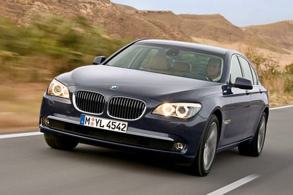 BMW 740d: 4,0-Liter-Reihensechszylinder, 306 PS, 6,9 Liter (181 Gramm CO2), ab 80.600 Euro.