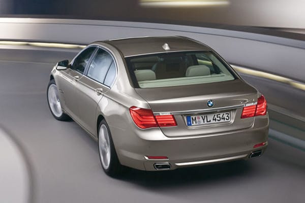 BMW 730d: 3,0-Liter-Reihensechszylinder, 245 PS, 6,8 Liter (178 Gramm CO2), ab 73.600 Euro.