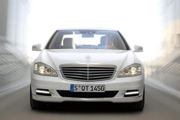 Mercedes S 350 Bluetec: 3,0-Liter-V6, 258 PS, 6,2 Liter (168 Gramm CO2), ab 76.517 Euro.