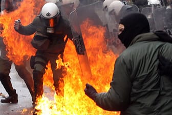 Athen: Chaoten und Polizei liefern sich Straßenschlachten