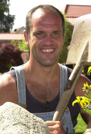 Für den 47 Jahre alten Tuinmann kommt jede Hilfe zu spät. Der Notarzt stellt seinen Tod fest.
