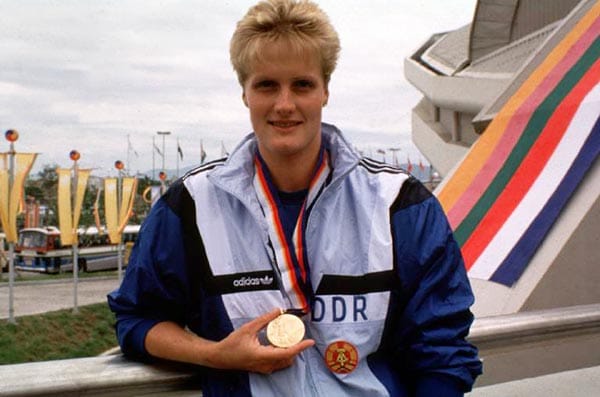 In der ehemaligen DDR war Kristin Otto in den 80er Jahren der Star. Sie sammelte 1988 in Seoul sechs Goldmedaillen. Außerdem gewann sie sieben WM- und neuen EM-Titel. Jetzt arbeitet Otto beim ZDF als Sportjournalistin.