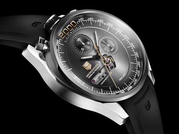 Der TAG Heuer Microgirder 2000 gilt als neuer Meilenstein der Hochfrequenz-Zeitmessung. Das Herz der für Baselworld 2012 angekündigten Uhr vollführt 7,2 Millionen Schläge pro Stunde und ist somit 250 Mal schneller unterwegs als in normalen Armbanduhren. Der Microgirder 2000 erlaubt Zeitmessungen innerhalb von 1/2000 Sekunden. Der TAG Heuer Microgirder 2000 gilt als neuer Meilenstein der Hochfrequenz-Zeitmessung. Das Herz der für Baselworld 2012 angekündigten Uhr vollführt 7,2 Millionen Schläge pro Stunde und ist somit 250 Mal schneller unterwegs als in normalen Armbanduhren. Der Microgirder 2000 erlaubt Zeitmessungen innerhalb von 1/2000 Sekunden.
