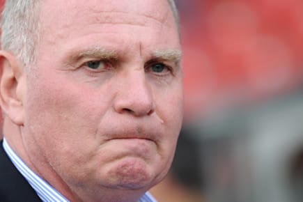 Bayern-Präsident Uli Hoeneß ist mit den Entscheidungen der Schiedsrichter gegen den Rekordmeister unzufrieden.