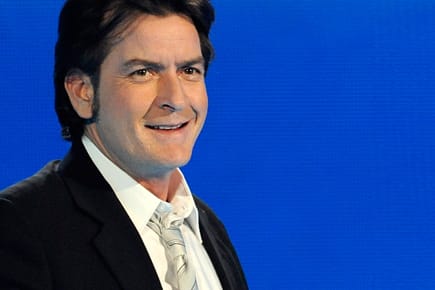 Charlie Sheen hat wieder zur alten Lästerform zurückgefunden.