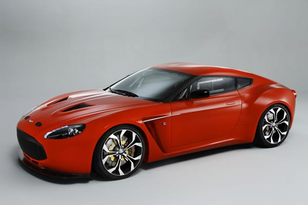 Aston Martin V12 Zagato: So sieht ein englischer Sportwagen aus, wenn er durch die Hände von italienischen Designern gegangen ist. Der V12 Zagato wurde am Heck gekürzt, erhielt dafür zwei Beulen...