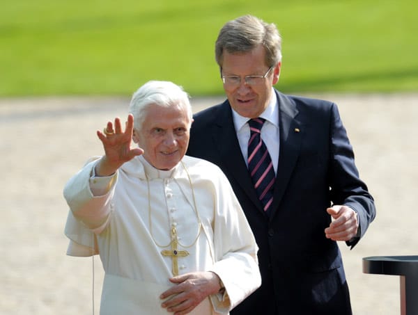 Im September 2011 besucht Papst Bendedikt XVI. sein Heimatland. In einer Rede für den Staatsgast thematisierte Wulff den Umgang der Katholischen Kirche mit Gläubigen, deren Ehe gescheitert ist. Aus dem Vatikan hagelte es dafür Kritik.
