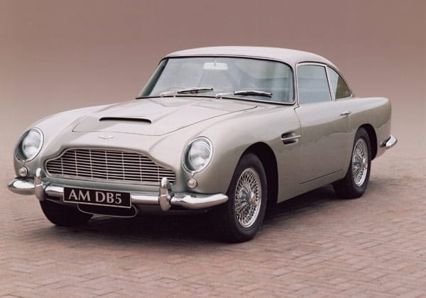 In vier weiteren Bondfilmen hatte das silberne Superauto weitere kurze Auftritte, zum letzten Mal 2006 in "Casino Royale".