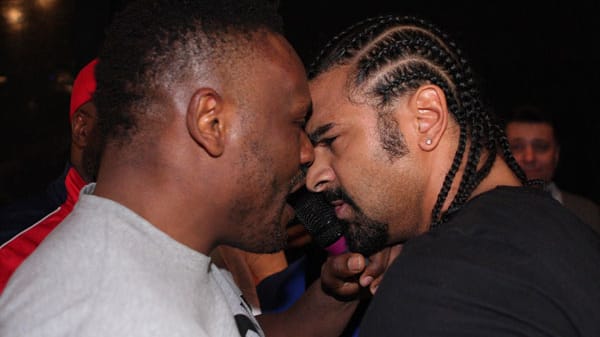 Dereck Chisora und David Haye stehen Kopf an Kopf. Dann geht es los.