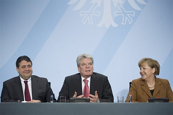 Der Triumph kommt 2012: Nach dem Rücktritt Wulffs und unter dem Druck ihres Koalitionspartners FDP gibt Bundeskanzlerin Angela Merkel ihren Widerstand gegen Gauck auf. Zwei Ostdeutsche werden fortan die Bundesrepublik führen.