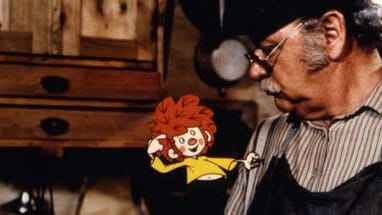 Meister Eder (Gustl Bayrhammer) mit seinem Pumuckl.