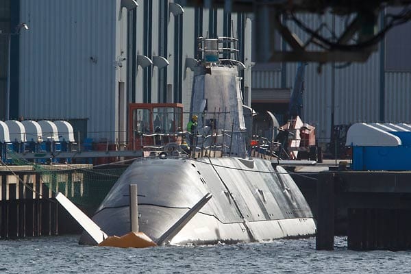 Ein U-Boot der neuen Dolphin-Generation liegt in Kiel im Wasser. Es soll an Israel geliefert werden.