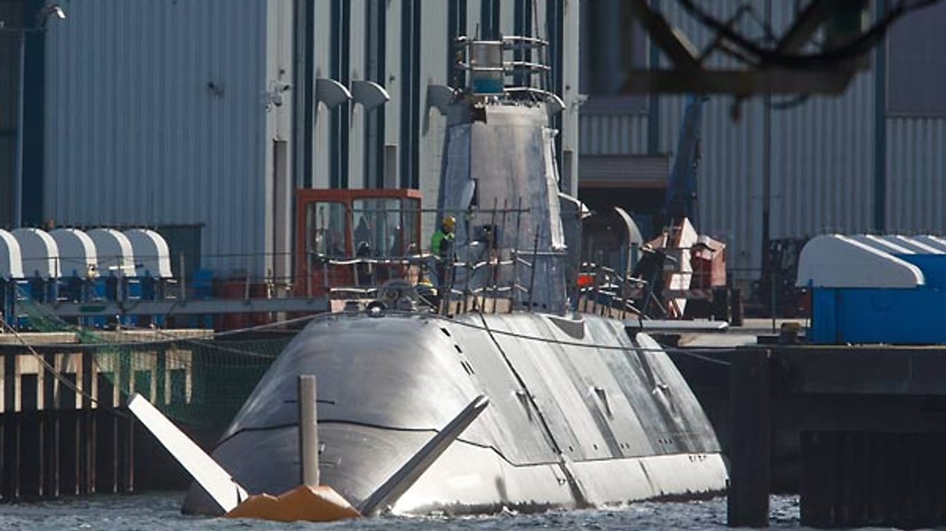 Ein U-Boot der neuen Dolphin-Generation liegt in Kiel im Wasser. Es soll an Israel geliefert werden.