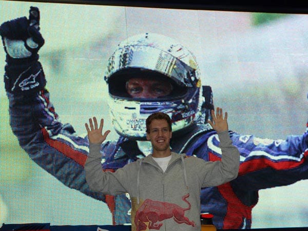 Am Ende der Saison wird Vettel der jüngste Doppel-Weltmeister der Formel-1-Geschichte.