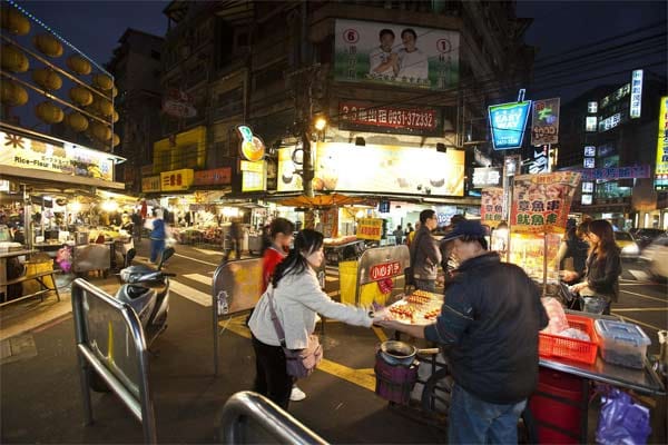 Der Nachtmarkt in Keelung, eine Hafenstadt im Nordosten Taiwans, ist eine Besichtigung wert. Der Nachtmarkt in Keelung, eine Hafenstadt im Nordosten Taiwans, ist eine Besichtigung wert.