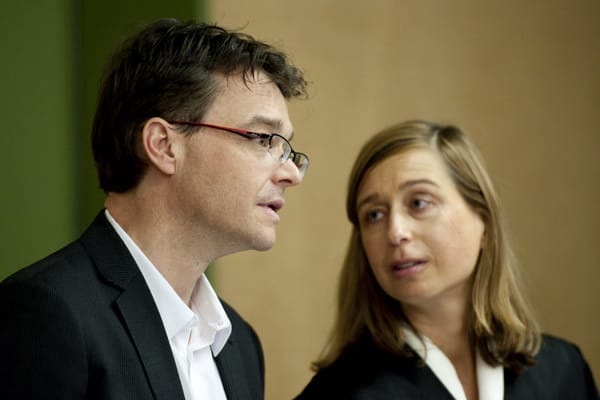 Ermittlungen: Ex-SdK-Vizechef Markus Straub mit Anwältin Ermittlungen: Ex-SdK-Vizechef Markus Straub mit Anwältin