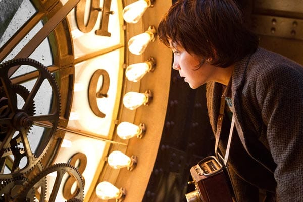 "Hugo Cabret": Was Martin Scorsese mit seiner Verfilmung eines Jugendbuchs hier abgeliefert hat, ist nicht nur eine zutiefst empfundene Liebeserklärung an das Kino, sondern ein in jeder Hinsicht perfekt inszenierter Film. Wer ihn einmal gesehen hat, möchte dies immer wieder tun. "Hugo Cabret": Was Martin Scorsese mit seiner Verfilmung eines Jugendbuchs hier abgeliefert hat, ist nicht nur eine zutiefst empfundene Liebeserklärung an das Kino, sondern ein in jeder Hinsicht perfekt inszenierter Film. Wer ihn einmal gesehen hat, möchte dies immer wieder tun.