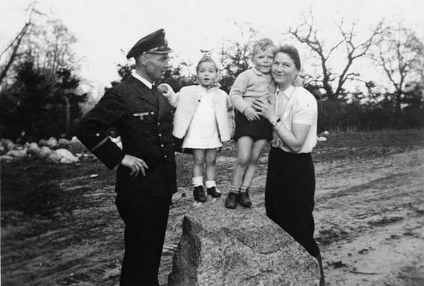 Joachim Gauck und seine Schwester Marianne zu Besuch beim Vater im besetzten Polen