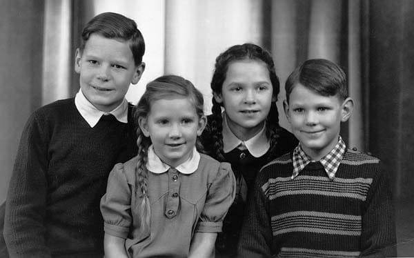 Joachim Gauck (l.) zusammen mit seinen Geschwistern Sabine, Marianne und Eckart