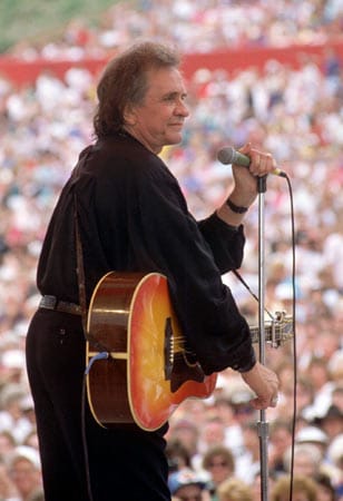 Die Country-Legende bei einem seiner letzten Konzerte in Nashville. Am 26.02.2012 wäre Johnny Cash 80 Jahre alt geworden.