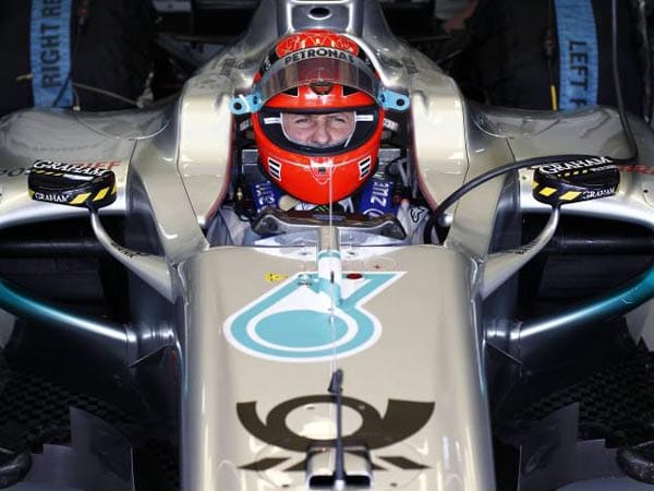 Am Ende seiner zweiten Saison nach dem Comeback verbessert sich Schumacher gegenüber der Vorsaison um einen Platz in der Fahrerwertung und wird Achter.