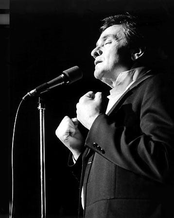Er hat ein umfassendes Vermächtnis hinterlassen. Johnny Cash verkaufte mehr als 53 Millionen Platten und wurde mit 15 Grammy Awards ausgezeichnet. 1980 zog er mit 48 Jahren als damals jüngster lebender Künstler in die "Country Music Hall of Fame" ein.