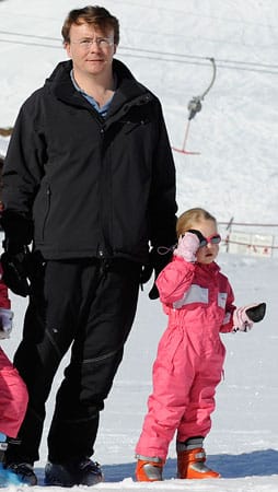 Foto von Prinz Johan Friso mit Töchterchen Zaria im österreichischen Skiort Lech vom 2011.